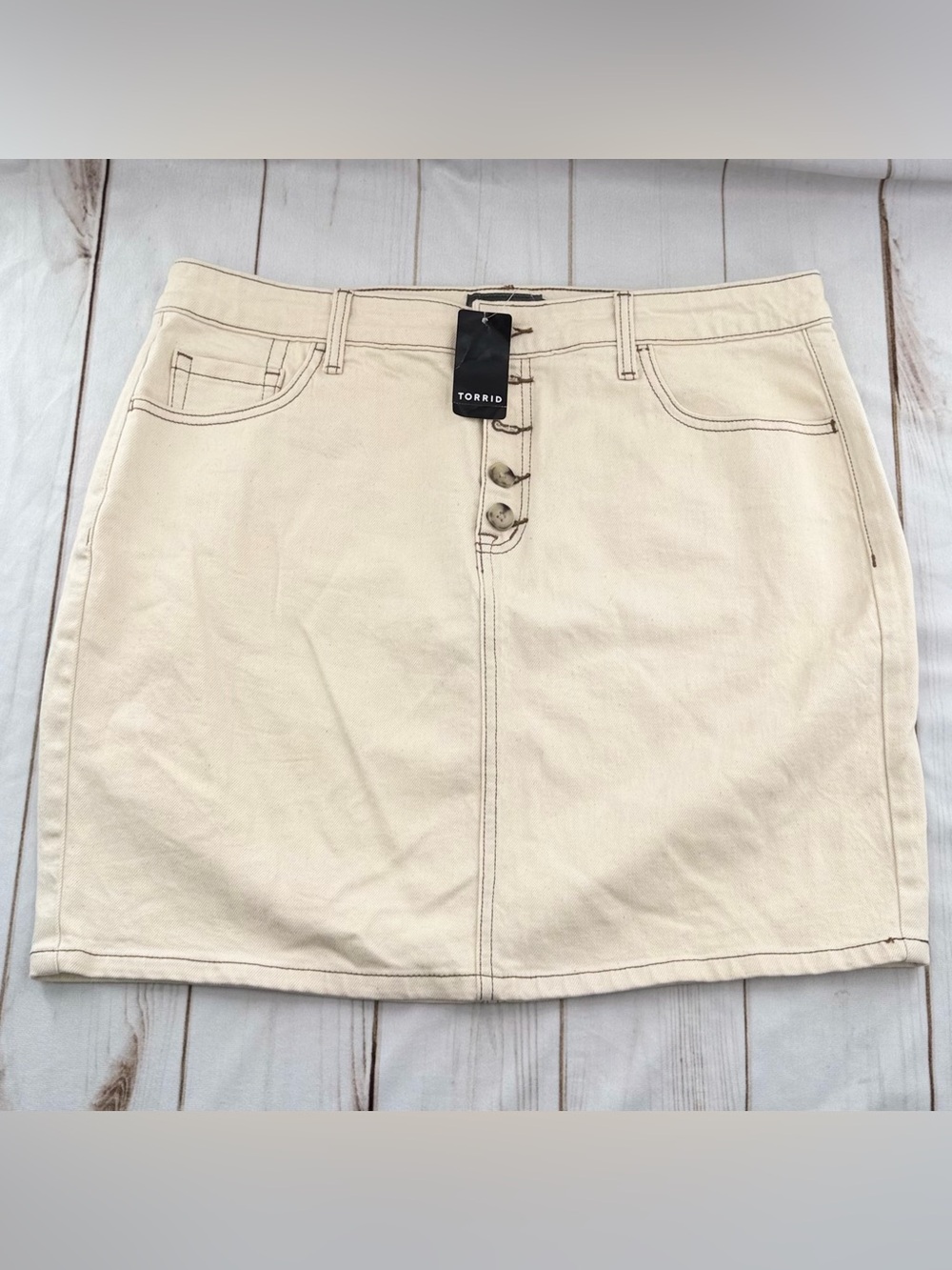 TORRID MINI DENIM BUTTON FLY SKIRT
NATURAL